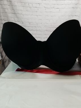 Wacoal Black Strapless underwire bra size 38D EUC